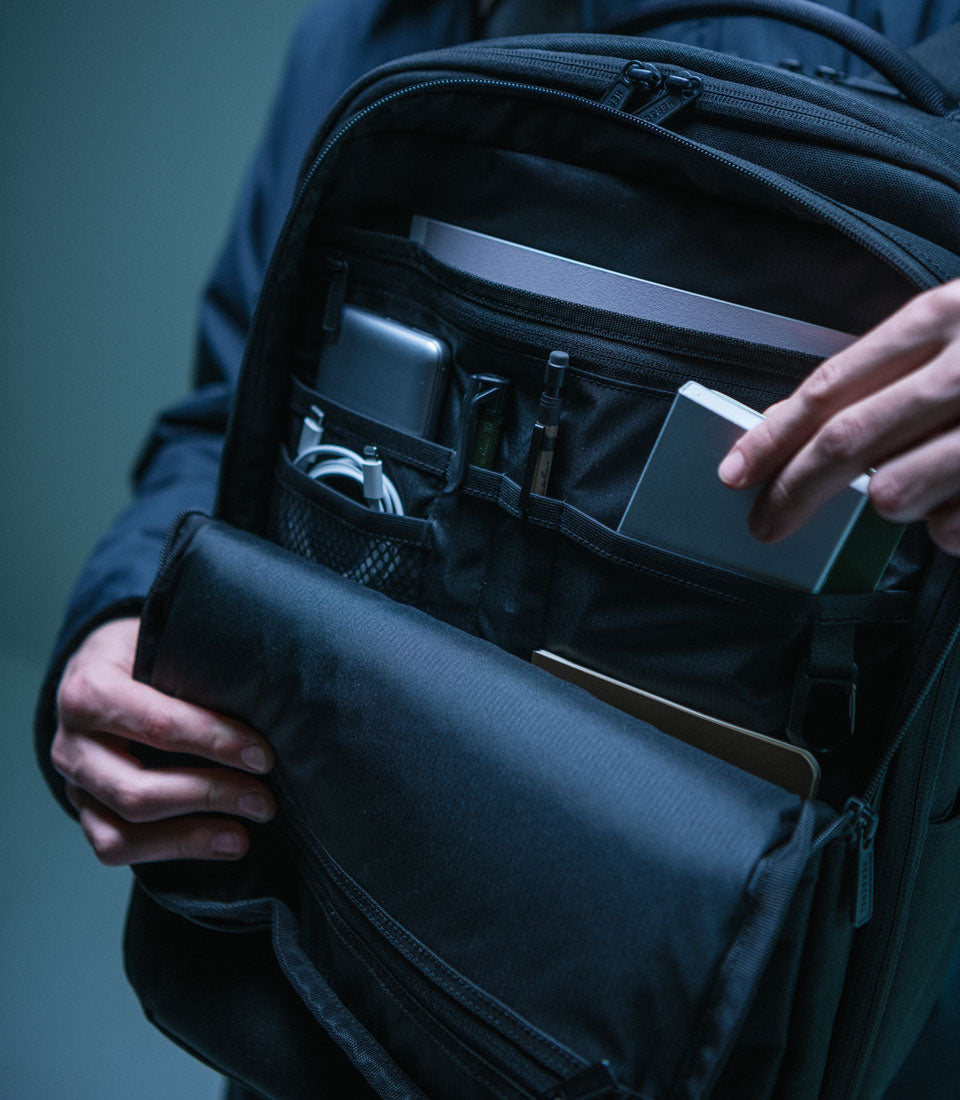 Herschel Supply Co. Kaslo Tech collection sizing chart detailing the dimensions for Daypack 20L, Backpack 30L, and Travel Backpack 32L.